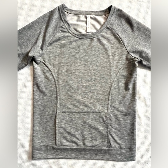 Fabletics Women’s Gray Pullover Long Sleeve Top w Front Pocket Size XS - Picture 2 of 11